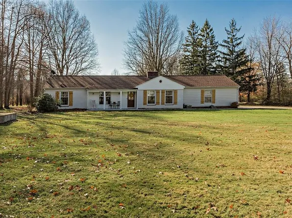 8575 Craig Dr, Chagrin Falls, OH 44023