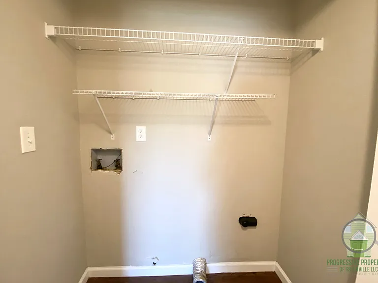 105 Osmond Dr — Photo 6