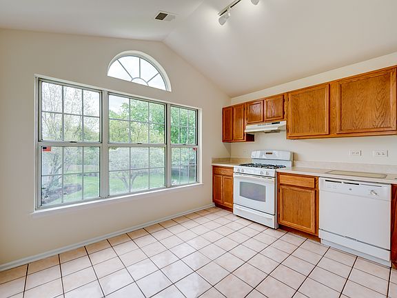 5th image of 338 Ashford Cir Unit 2
