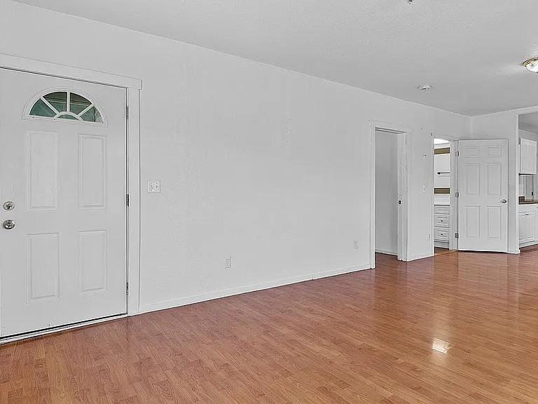 506 Louviers Ave — Photo 6