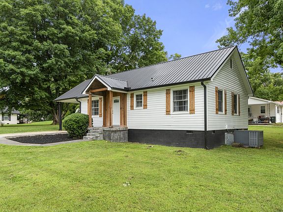 3rd image of 100 Brook Dr
