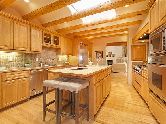 4th image of 581 Camino Montebello