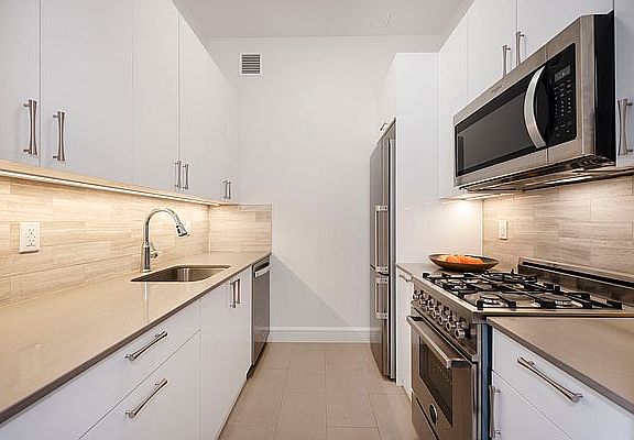 5th image of 110 Greenwich St #D6l