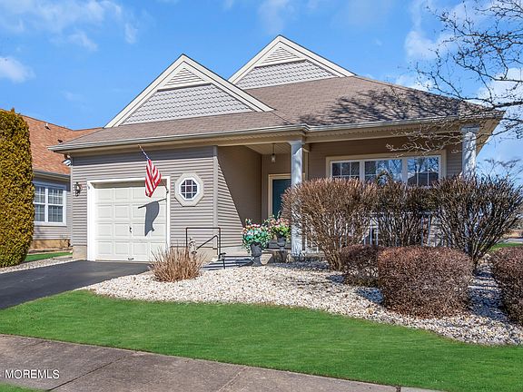 3rd image of 19 Devereux Drive