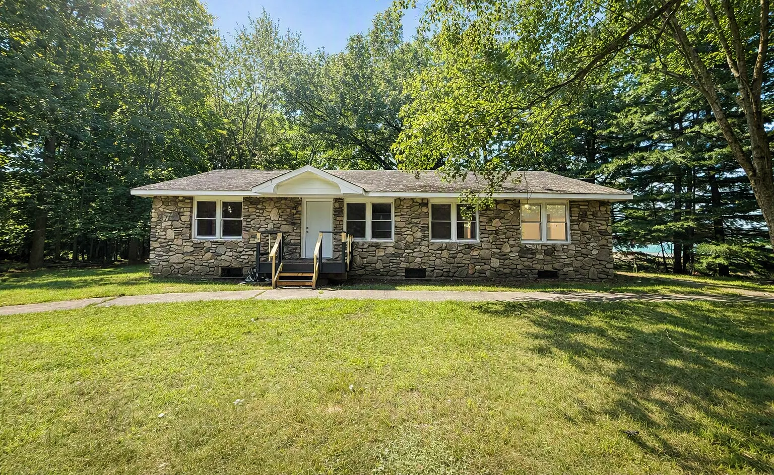 4 bed, 1760 sqft, $3,300 — Photo 1