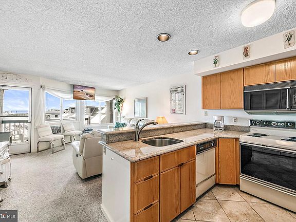 3rd image of 1000 N Bay Ave #3M