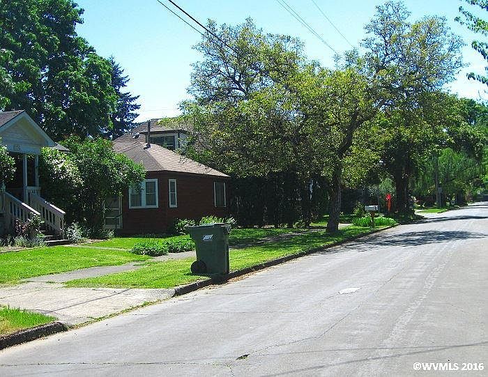 2nd image of 524 19th St NE
