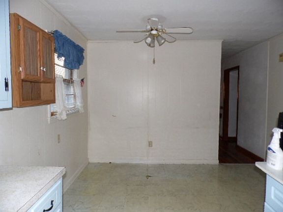 4th image of 683 Murray Hill Ln
