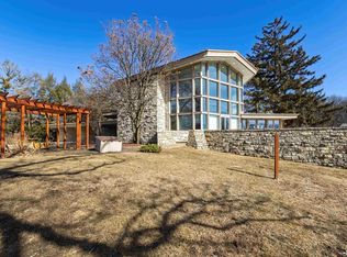 200 Whispering Pnes, Clinton, IA 52732