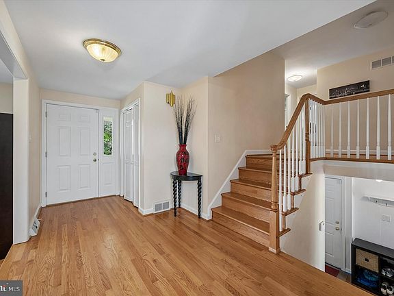 2nd image of 774 Robinhood Rd