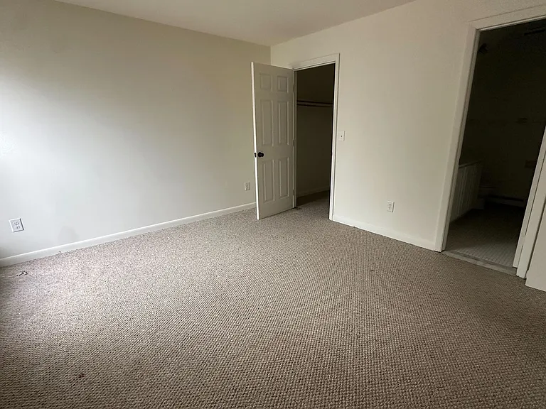 University Park Apartments near Cornell University — Photo 173