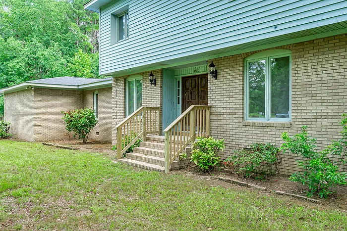 400 Derby Ln — Photo 6