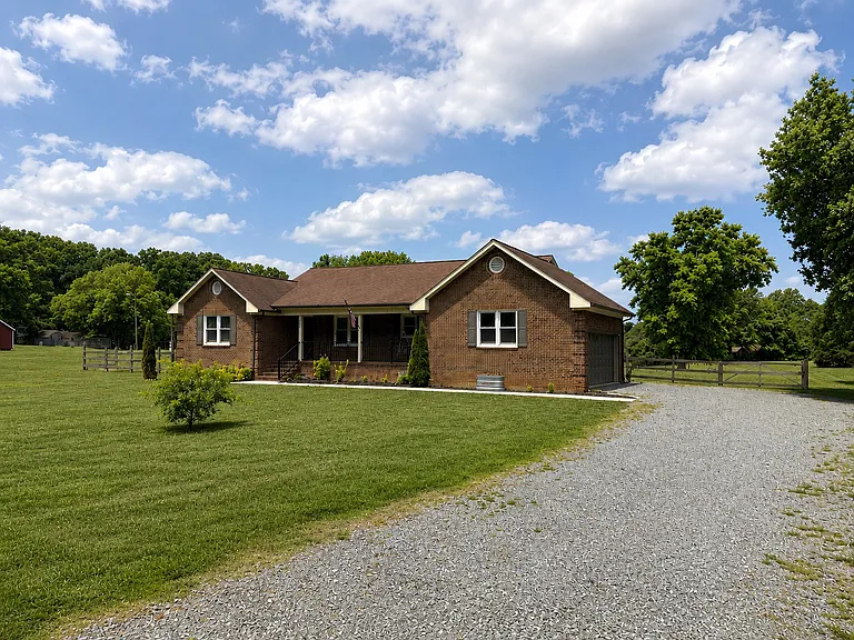 324 Knox Rd — Photo 2