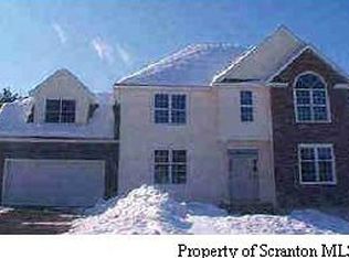 18 Woodridge Cir, Clarks Summit, PA