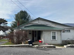 209 French St, Pearisburg, VA 24134