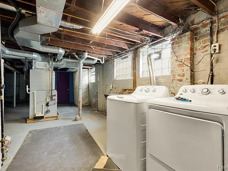 1413 Wayburn St — Photo 12