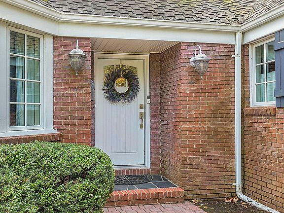 4th image of 45 Orchard Dr