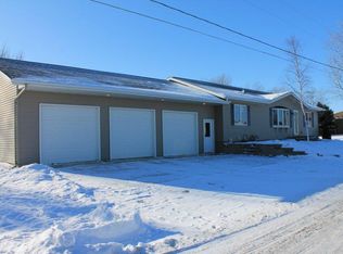 1103 Joy Loy Ln, Milford, IA 51351