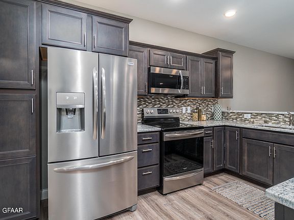 5th image of 3805 Diamond Dr