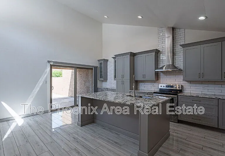 9128 E Gelding Dr — Photo 11