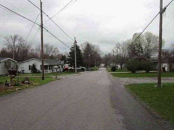 Exterior Neighborhood (street photo)
