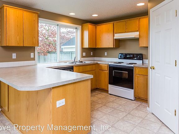 3rd image of 4005 NE 166th Ave