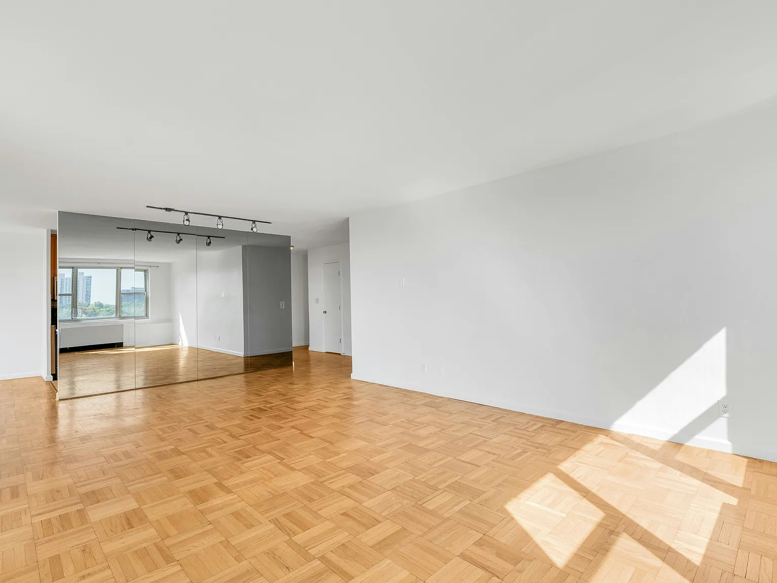 2 bed, $3,900 — Photo 3