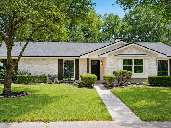 2301 Morning Dr, Baytown, TX 77520