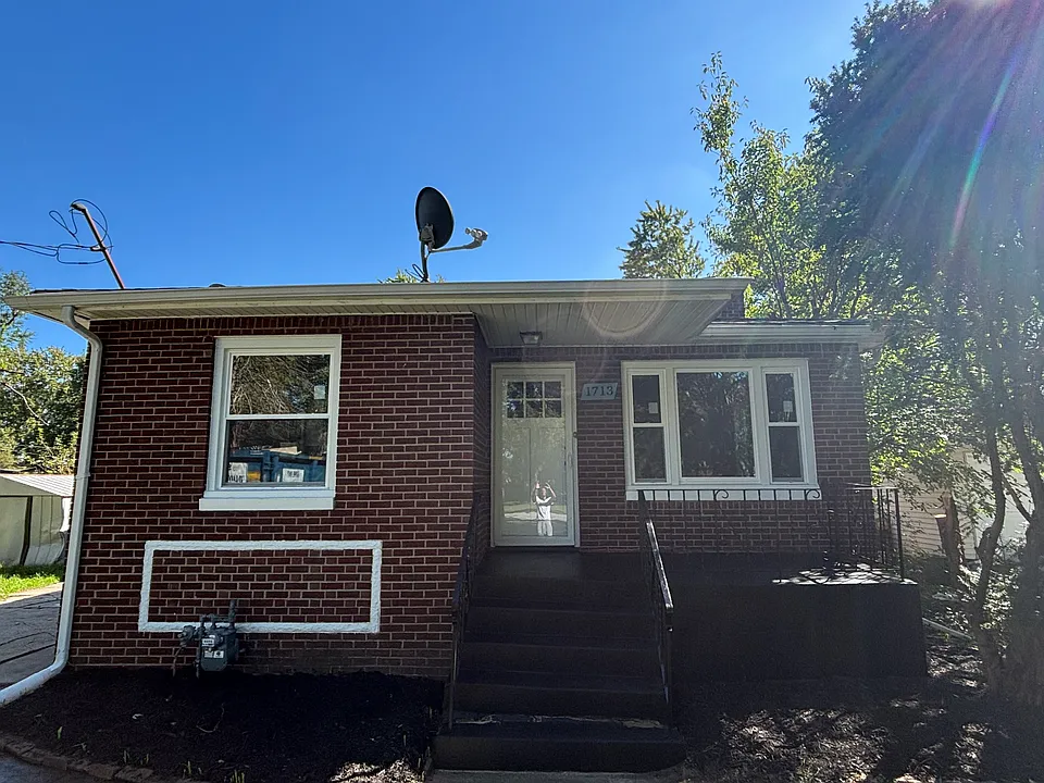 1713 W 58th Ave