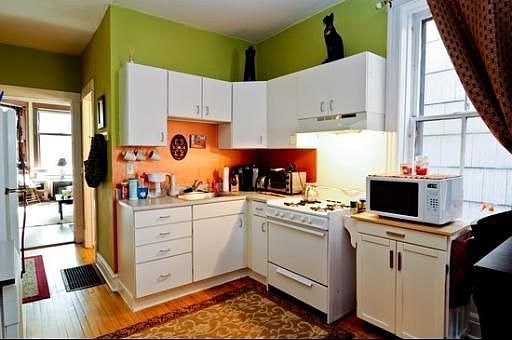 2nd image of 2624 N Burling St #1