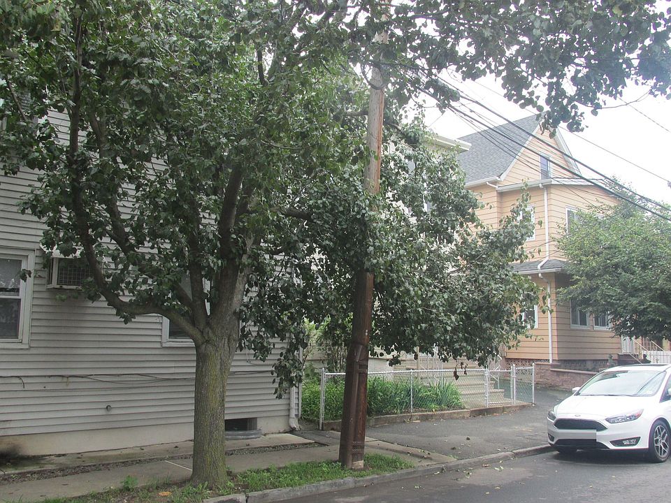 2nd image of 35 Maple Ave