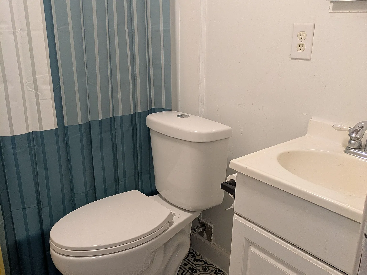 3 bed, 1.0 bath, $950 — Photo 4