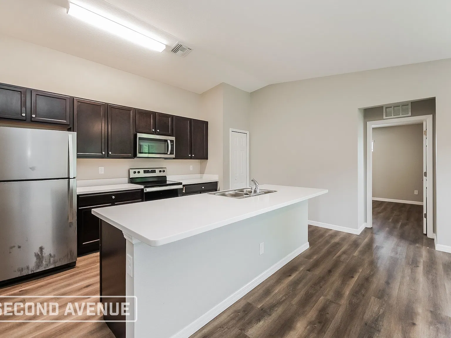 4 bed, 2.0 bath, 1833 sqft, $2,050 — Photo 3