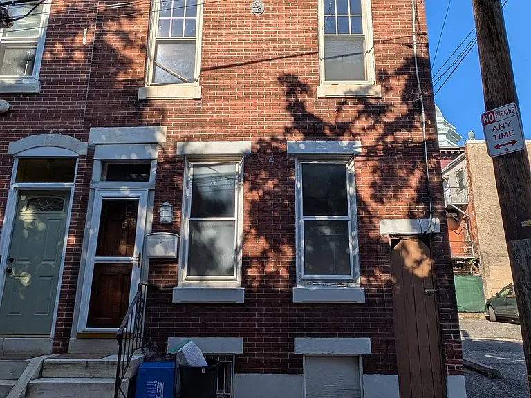 1130 Earl St — Photo 1