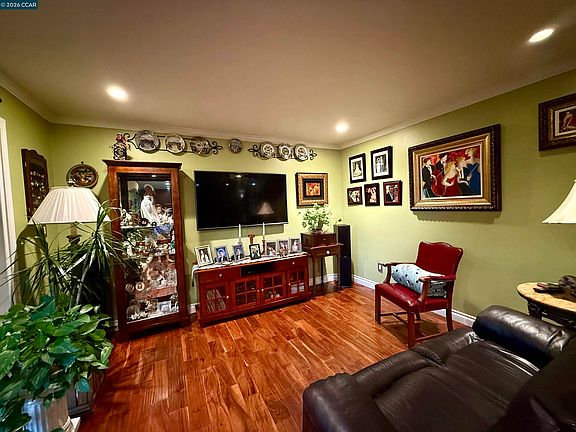 4th image of 1036 Oak Grove Rd #105