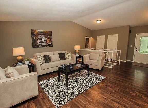 5th image of 415 Birchwood Ave