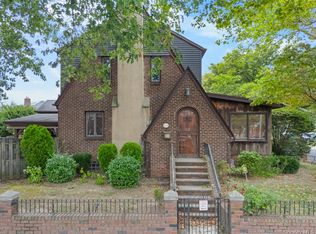 4769 195th St, Flushing, NY 11358
