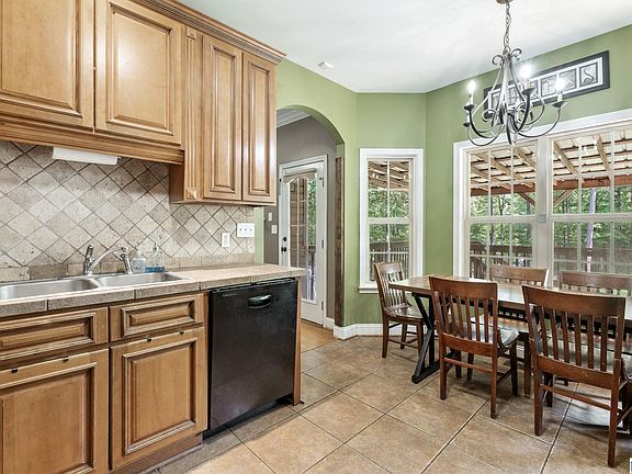 4th image of 20698 Sandy Dr