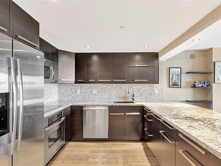 2625 Collins Ave #1609 — Photo 6