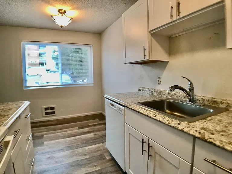Bergen Apartments — Photo 16