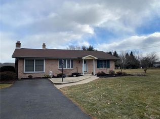 382 Moorestown Dr, Bath, PA 18014