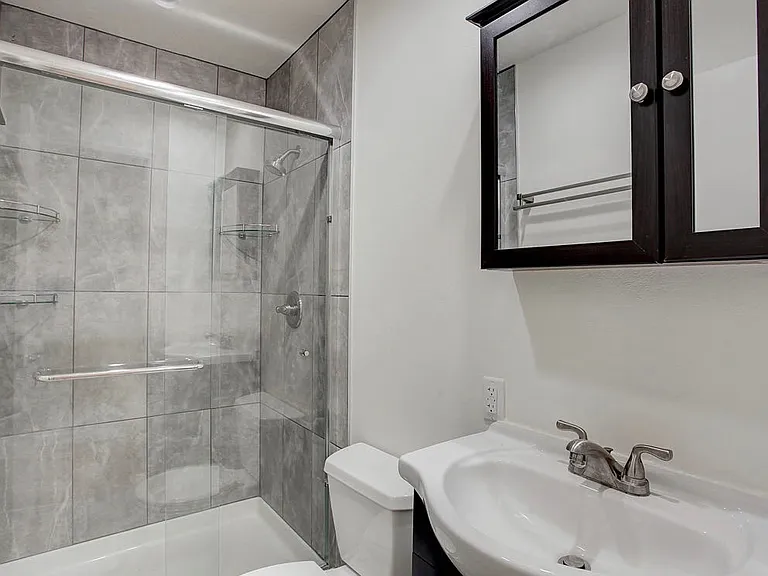 184 Canterbury Ave — Photo 13