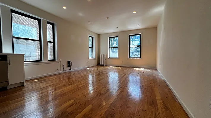 Rented by HOLTON REAL ESTATE INC. | media 12