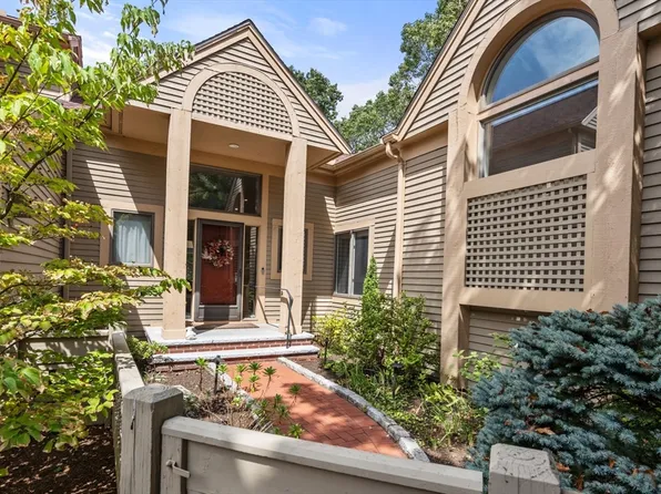 7 Wainwright Rd Unit 72, Winchester, MA 01890