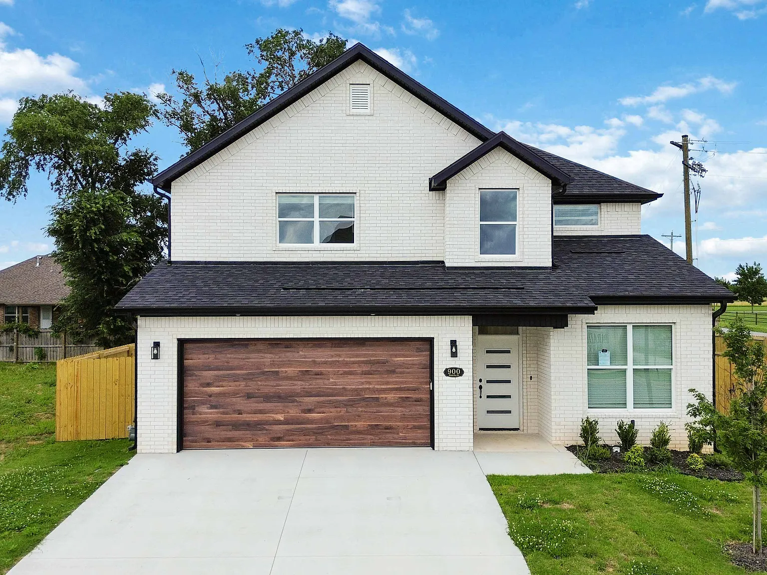 4 bed, 3.5 bath, 2397 sqft, $3,100 — Photo 2