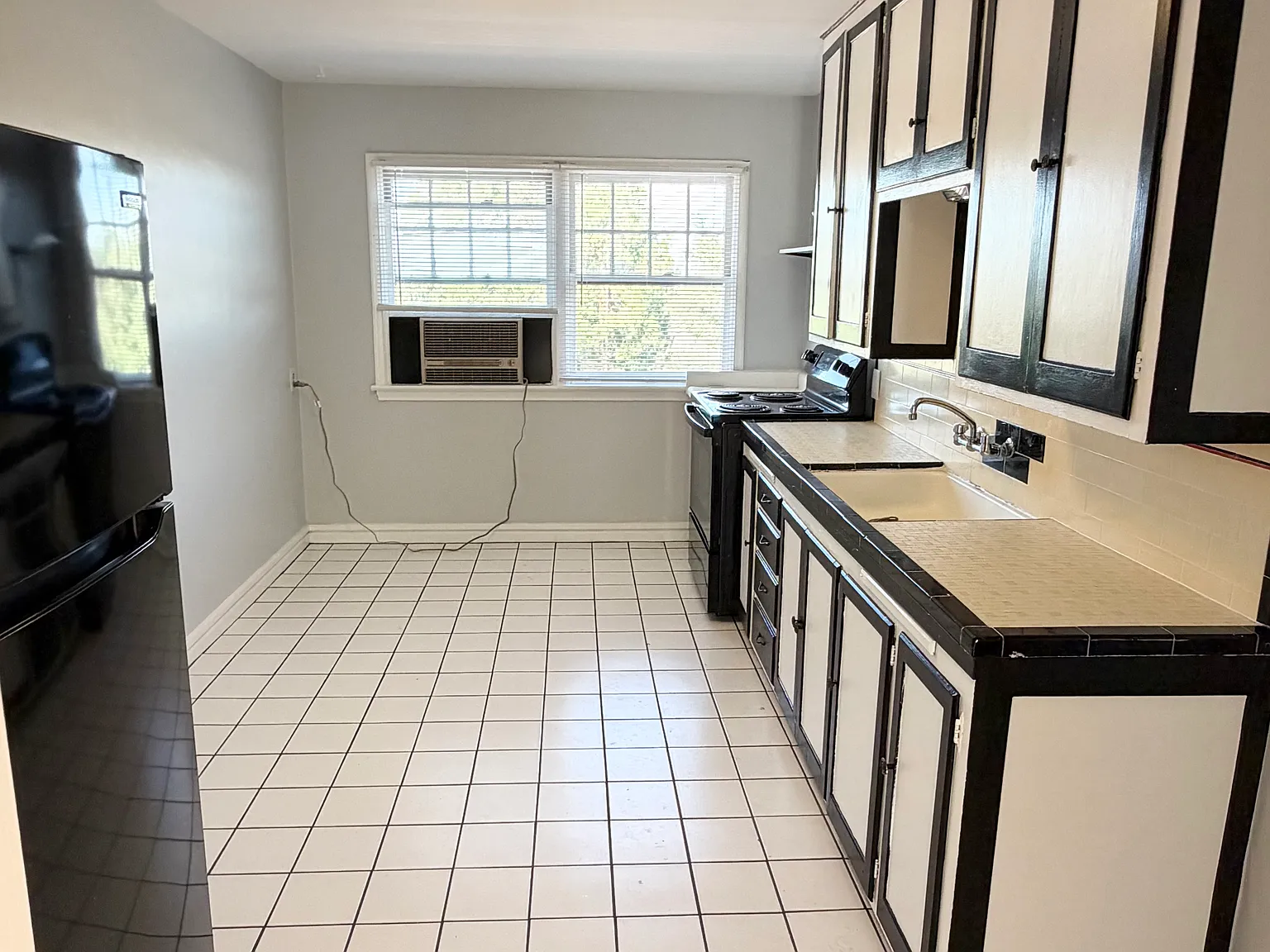 2 bed, 1000 sqft, $1,600 — Photo 2