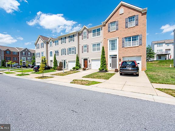 3rd image of 9332 Silver Charm Dr
