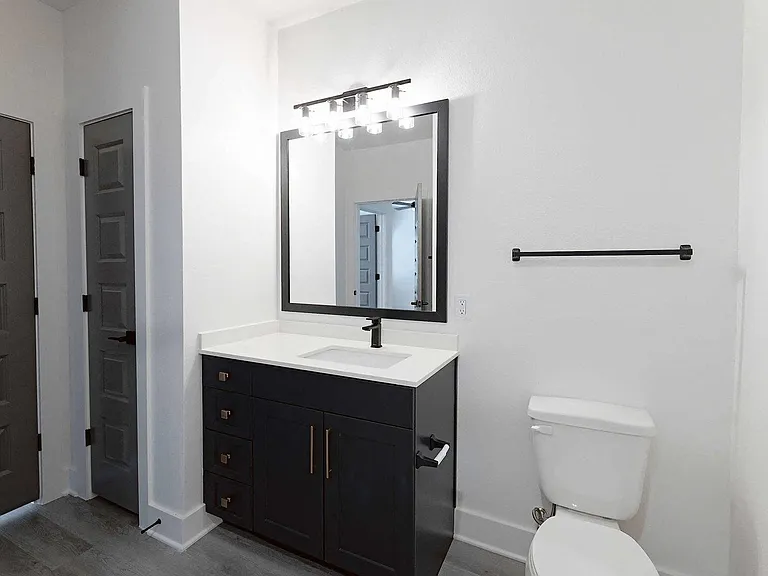 Linz Luxury Living — Photo 42
