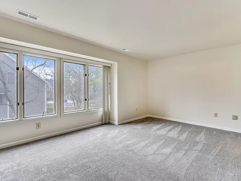 5205 Columbia Rd #9 — Photo 27