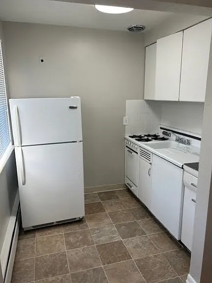 Karen Jean Apartments — Photo 11
